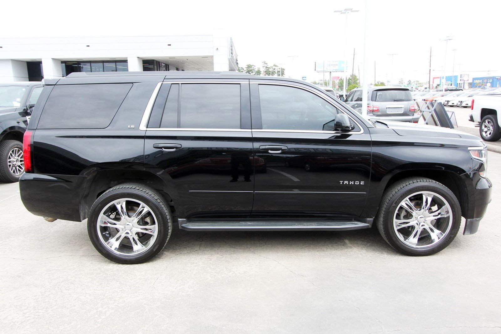 Pre-Owned 2016 Chevrolet Tahoe LS SUV in Humble #2060102A | Robbins ...